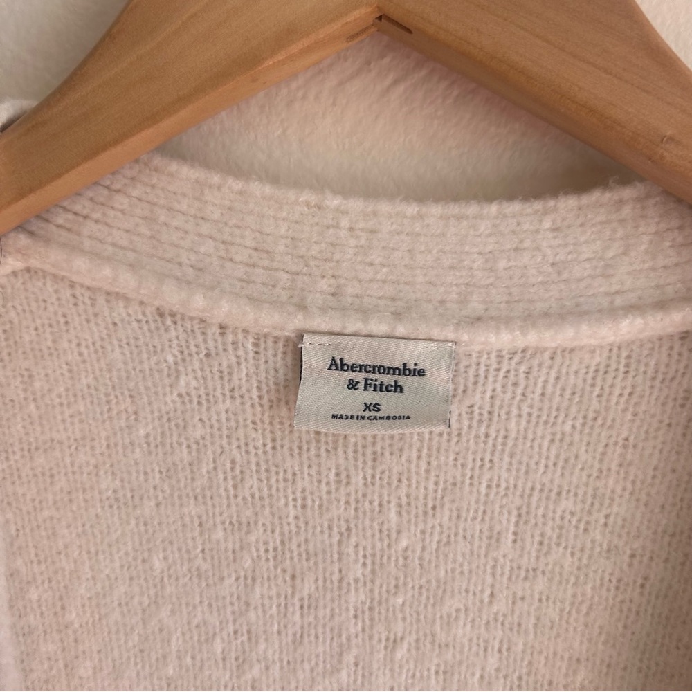 Abercrombie Soft Chunky Knit Cropped Cardigan, Cream, Cozy, XS - Picture 2 of 10